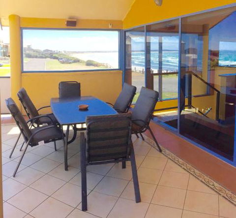 Port Fairy Getaway - Perths Hotel 1