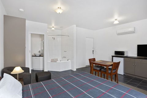 A1 Motels Port Fairy Motel And Apartments - Perths Hotel 7