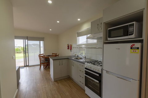 Gum Tree Caravan Park - Perths Hotel 7