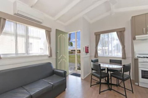 Gum Tree Caravan Park - Perths Hotel 3