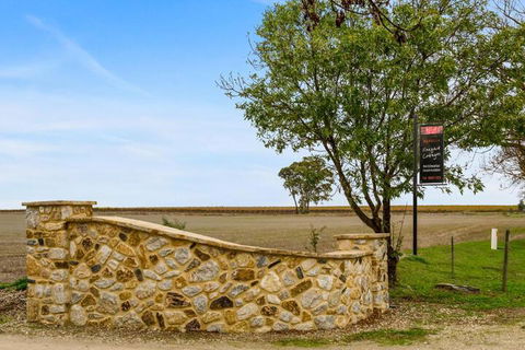 Barossa Vineyard Cottages - Perths Hotel 5