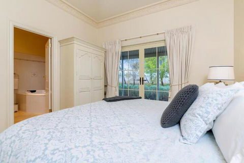Barossa Vineyard Cottages - Perths Hotel 7