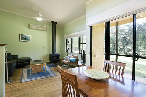 Milton Country Cottages - Perths Hotel 4
