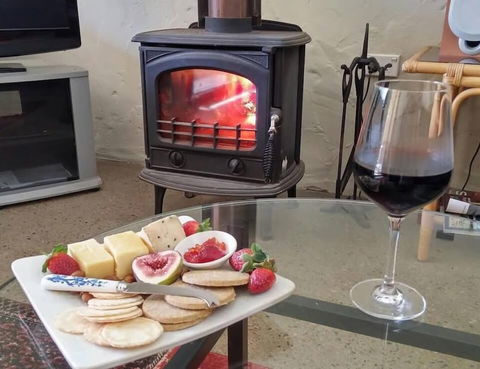 Milton Country Cottages - Perths Hotel 1