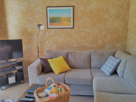 Milton Country Cottages - Perths Hotel 2