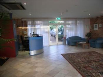 Lake Haven Motor Inn & Palms Restaurant - Perths Hotel 0