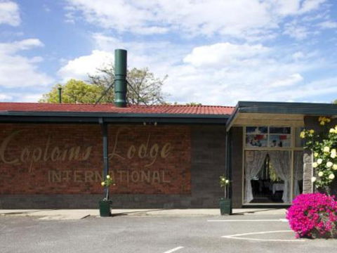 Captains Lodge International & VIP Restaurant - Perths Hotel 2