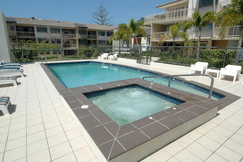The Village At Burleigh Heads - Perths Hotel 2