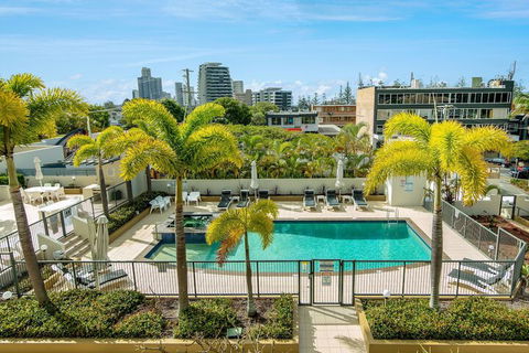 The Village At Burleigh Heads - Perths Hotel 3