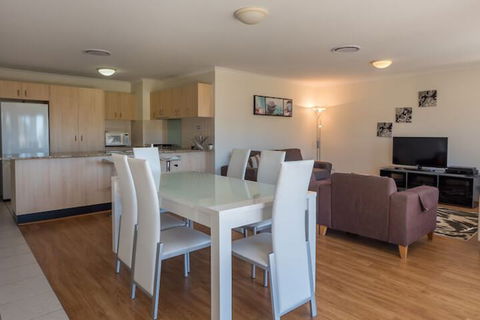 The Village At Burleigh Heads - Perths Hotel 7