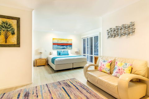 The Village At Burleigh Heads - Perths Hotel 4
