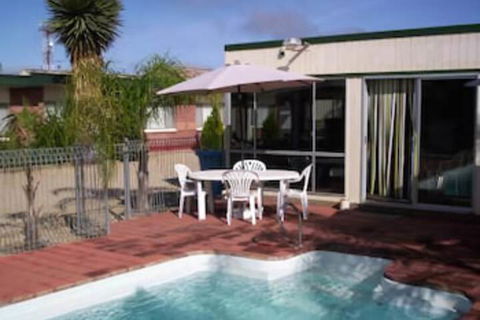 Corowa Motor Inn - Perths Hotel 7