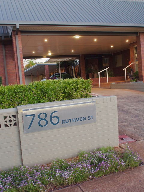 Ruthven Street Motor Inn - Perths Hotel 3