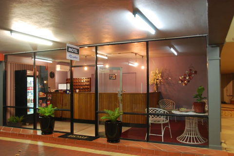 Commodore Motor Inn Albury - Perths Hotel 2