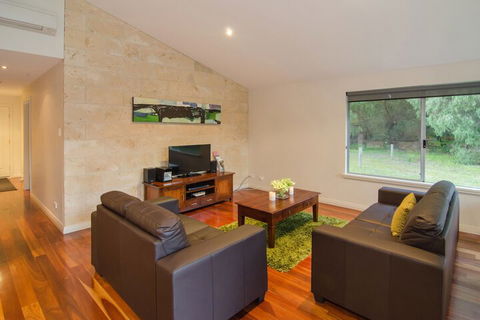 Acacia Chalets - Perths Hotel 2