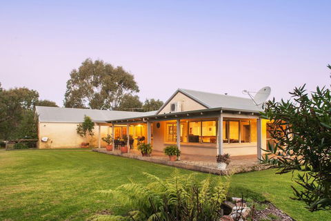 Acacia Chalets - Perths Hotel 1