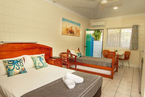 Tropical Palms - Perths Hotel 6