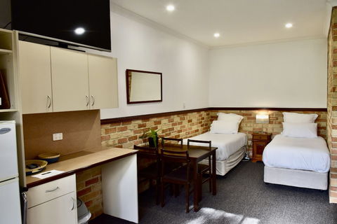 Edge Of The Forest - Perths Hotel 3