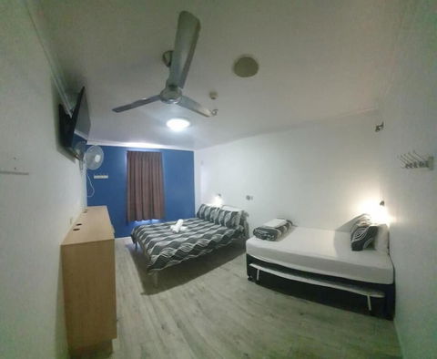 Yamba Central - Perths Hotel 3