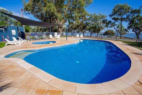 Discovery Parks â€“ Lake Bonney - Perths Hotel 2