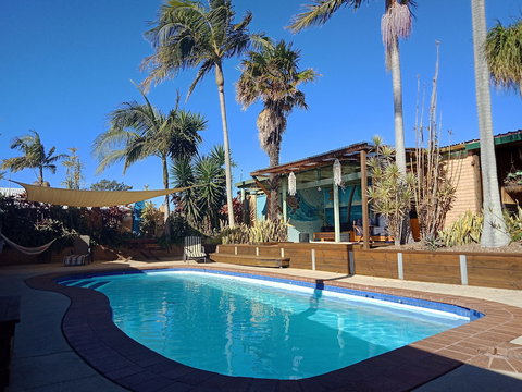 Ozzie Pozzie Backpackers - YHA - Perths Hotel 1