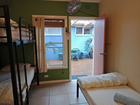 Ozzie Pozzie Backpackers - YHA - Perths Hotel 6