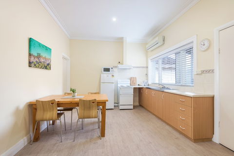 Albany Holiday Units - Perths Hotel 3