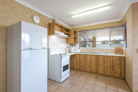Albany Holiday Units - Perths Hotel 2