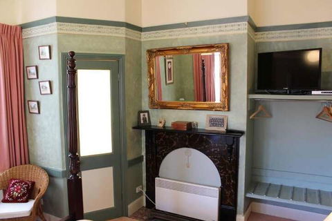 Ross B&B Accommodation - Perths Hotel 7