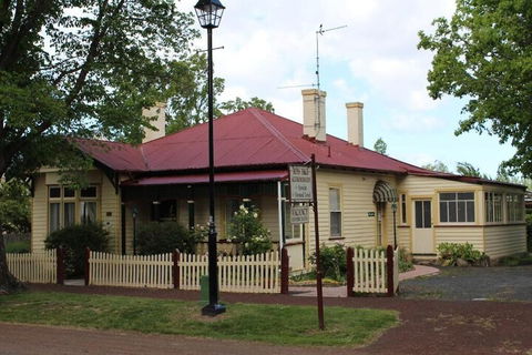 Ross B&B Accommodation - Perths Hotel 6