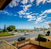 Esplanade Apartments at West Beach - Perths Hotel