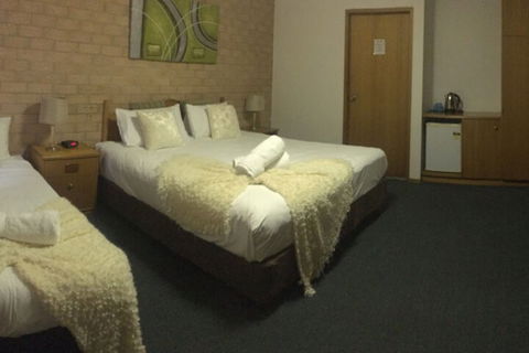 Golden Chain Aalana Motor Inn - Perths Hotel 7