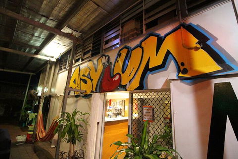 Asylum Cairns Hostel - Perths Hotel 2