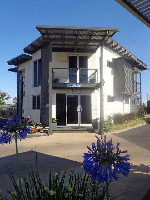 Smart Stayzzz Inns Clermont - Perths Hotel 2