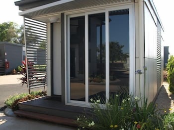 Smart Stayzzz Inns Clermont - Perths Hotel 1