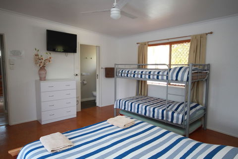 Seaforth Holiday Units - Perths Hotel 4