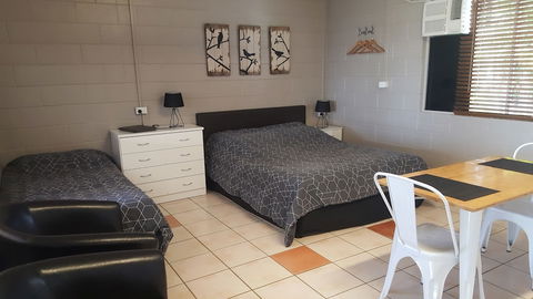 Seaforth Holiday Units - Perths Hotel 5