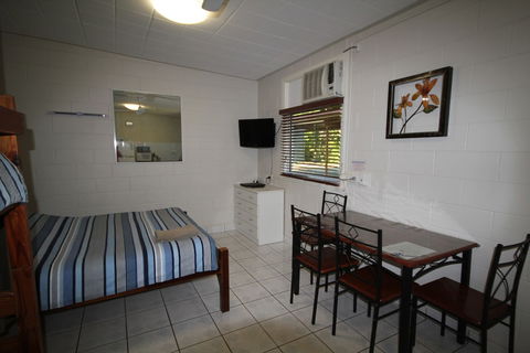 Seaforth Holiday Units - Perths Hotel 6