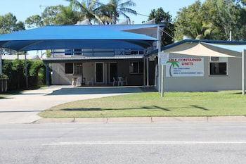 Seaforth Holiday Units - Perths Hotel 0