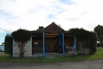 Abel Tasman Caravan Park - Perths Hotel 3