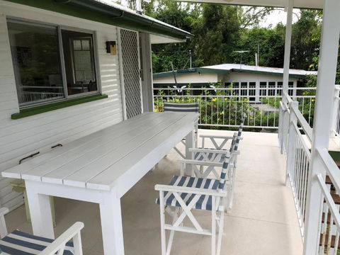 Daggoombah Holiday Home Magnetic Island - Perths Hotel 1