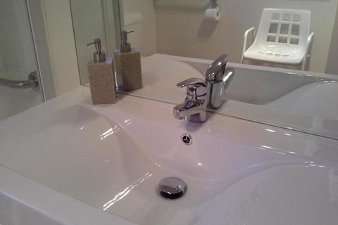 Bruny Island Beachside Accommodation - Perths Hotel 2