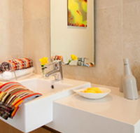 37 Wyuna Drive - Perths Hotel