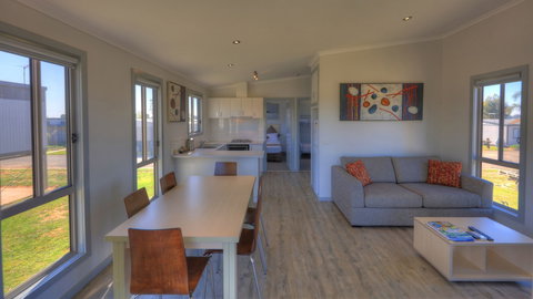 Tasman Holiday Parks - Lake Mulwala - Perths Hotel 2