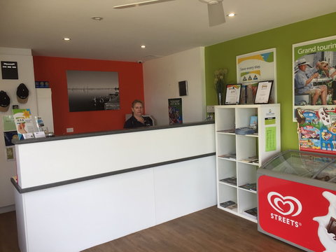 Tasman Holiday Parks - Lake Mulwala - Perths Hotel 1