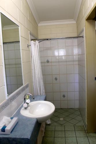 Overflow Motor Inn - Perths Hotel 6