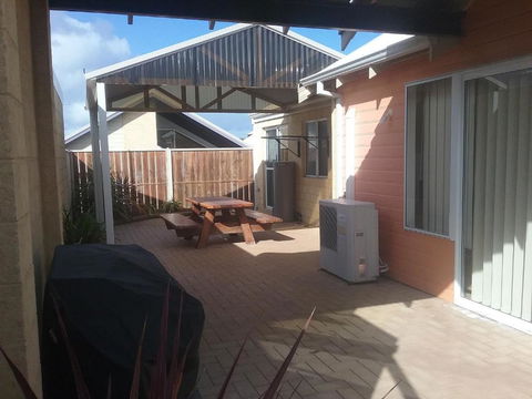 Seaside Villas - Perths Hotel 5