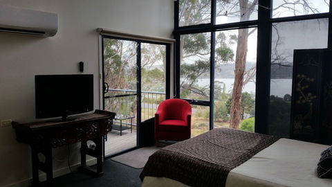 Armalong Winery Chalets - Perths Hotel 4
