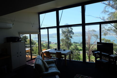 Armalong Winery Chalets - Perths Hotel 6
