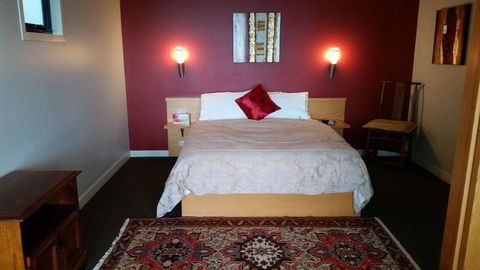 Armalong Winery Chalets - Perths Hotel 3